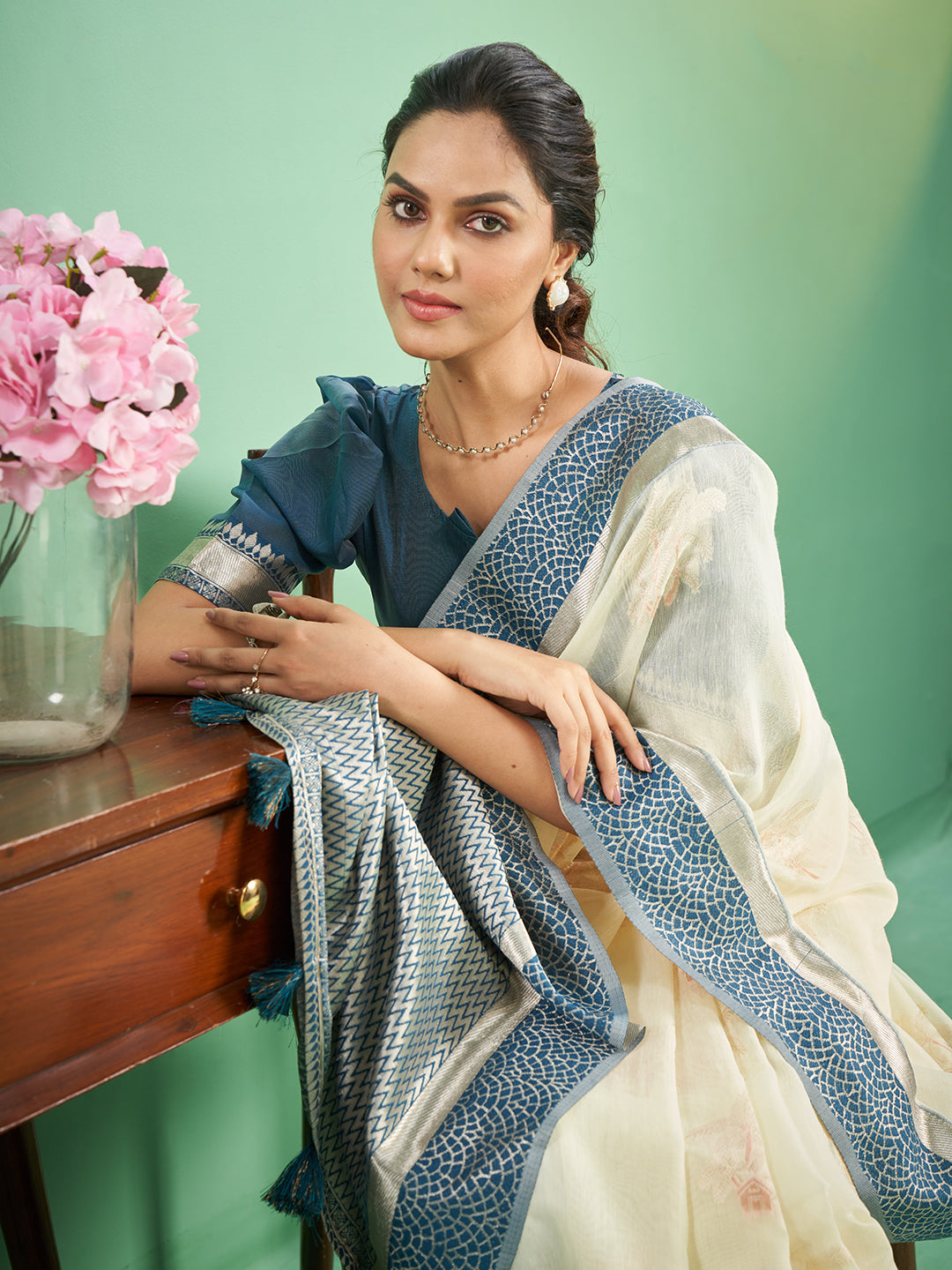 Rohini Cotton In White & Blue