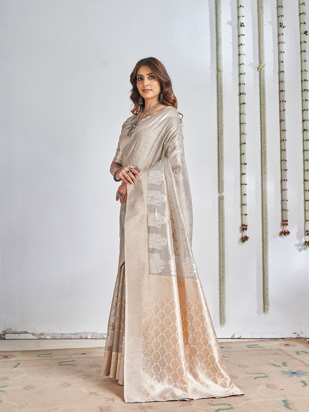 Sannidhi Silk In Metallic Grey