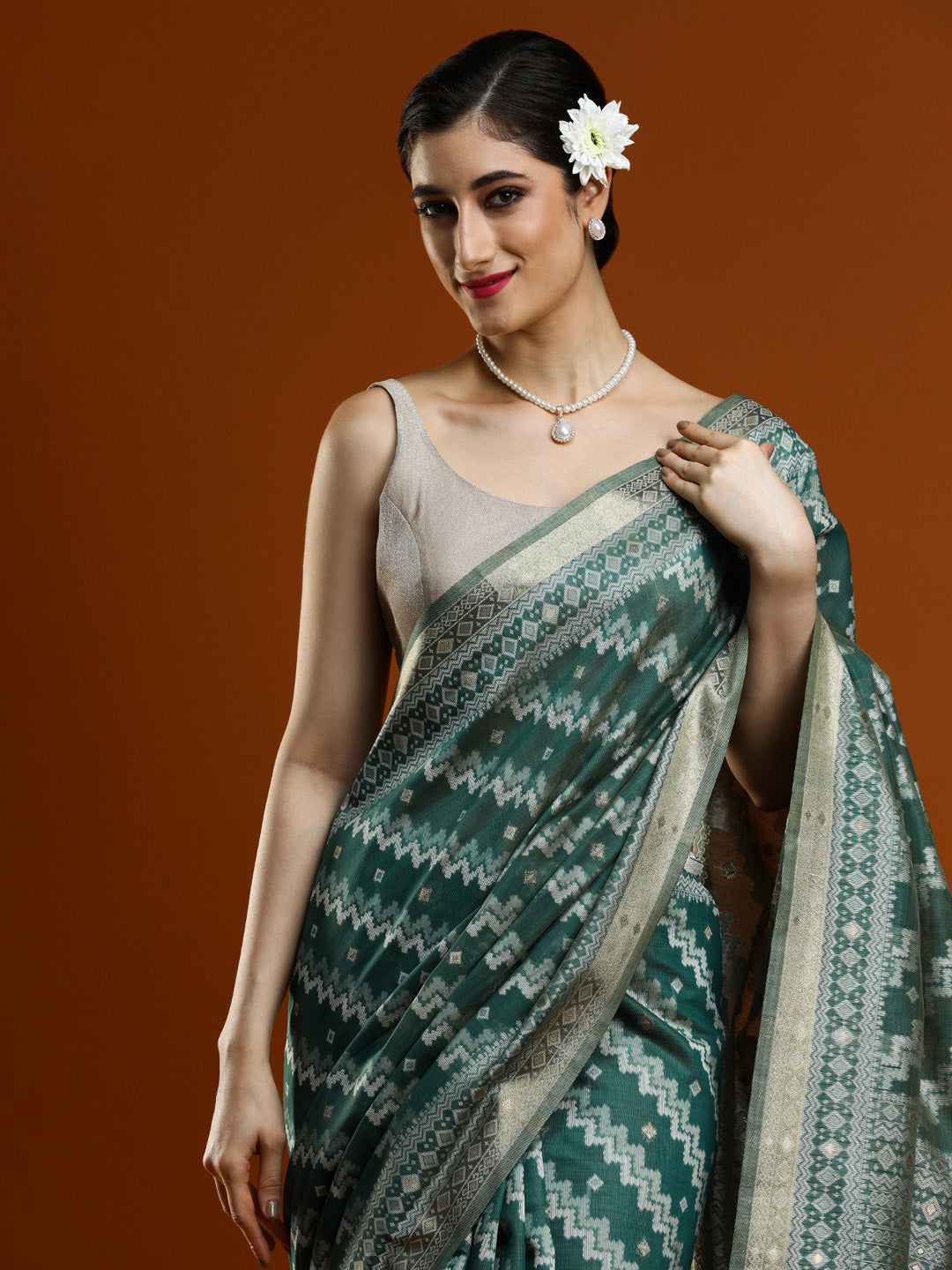 Sarha Woven Design Zari Saree With Unstitched Blouse Piece in Green