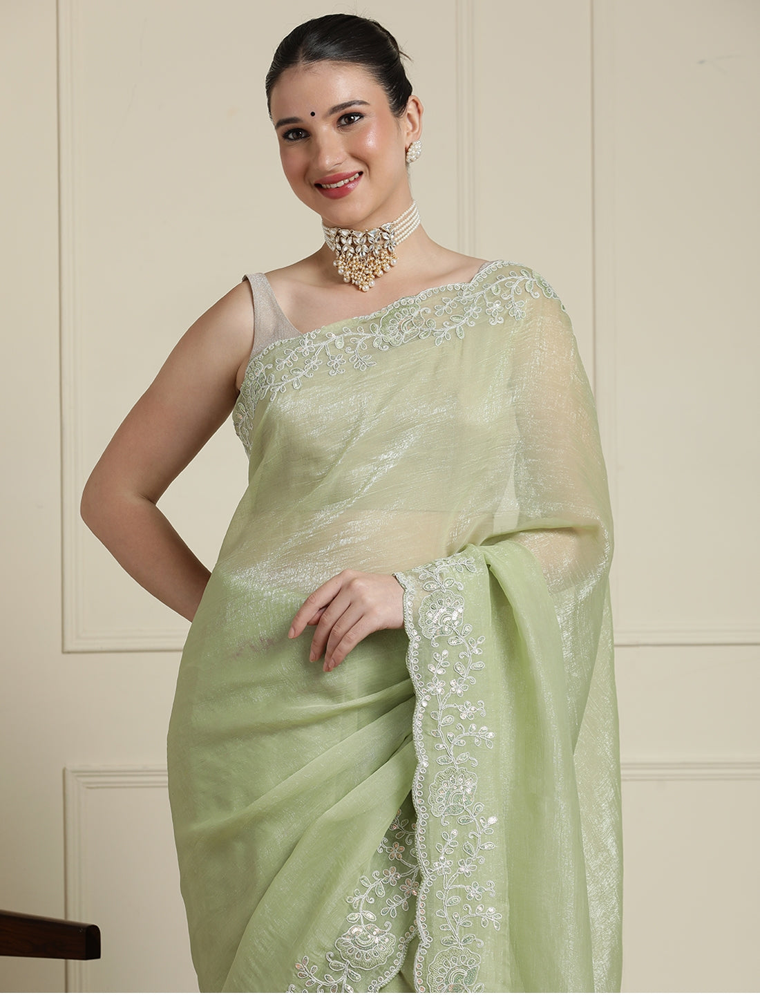 Woven Design Floral Saree With Blouse in Green