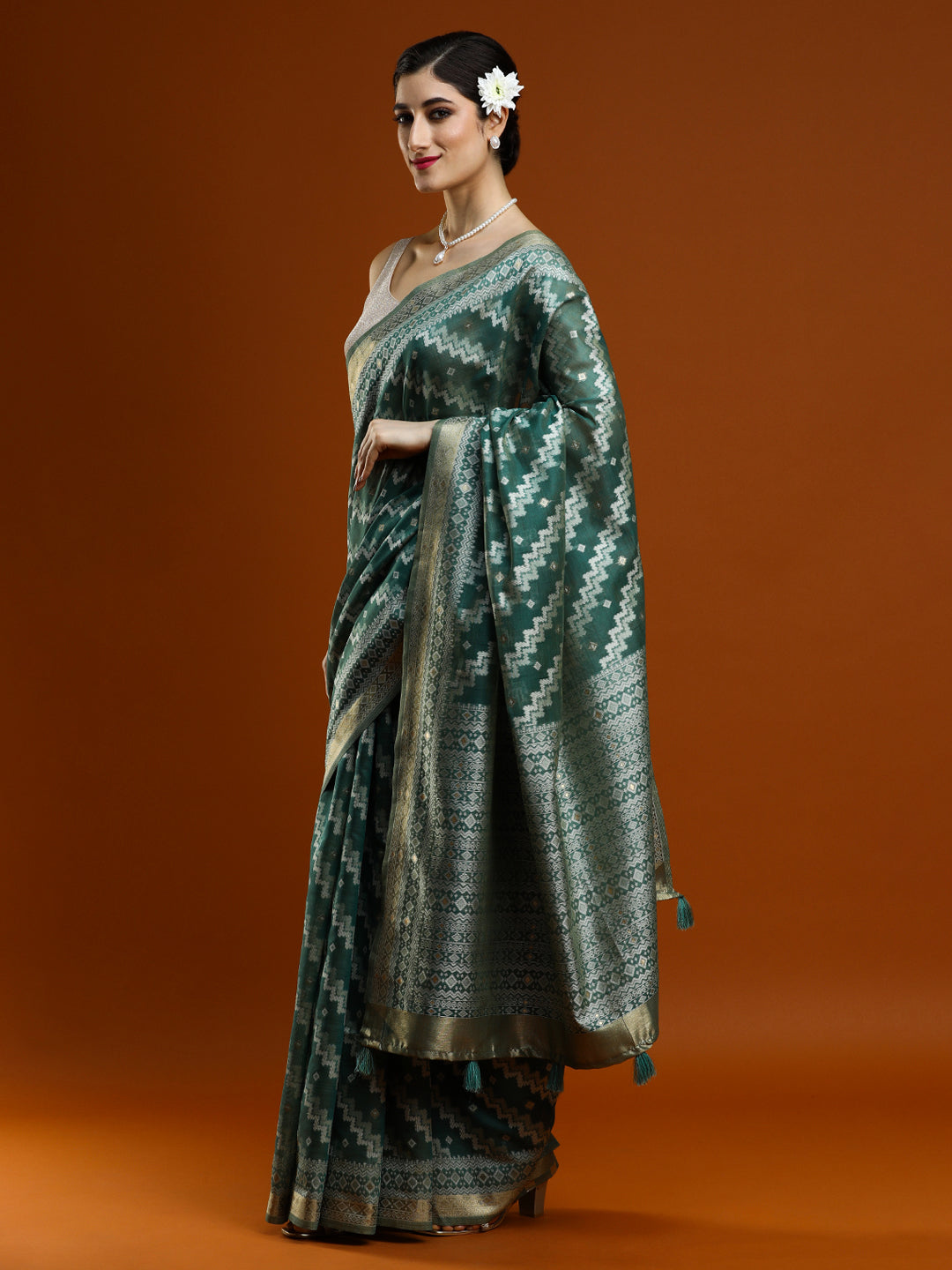 Sarha Woven Design Zari Saree With Unstitched Blouse Piece in Green
