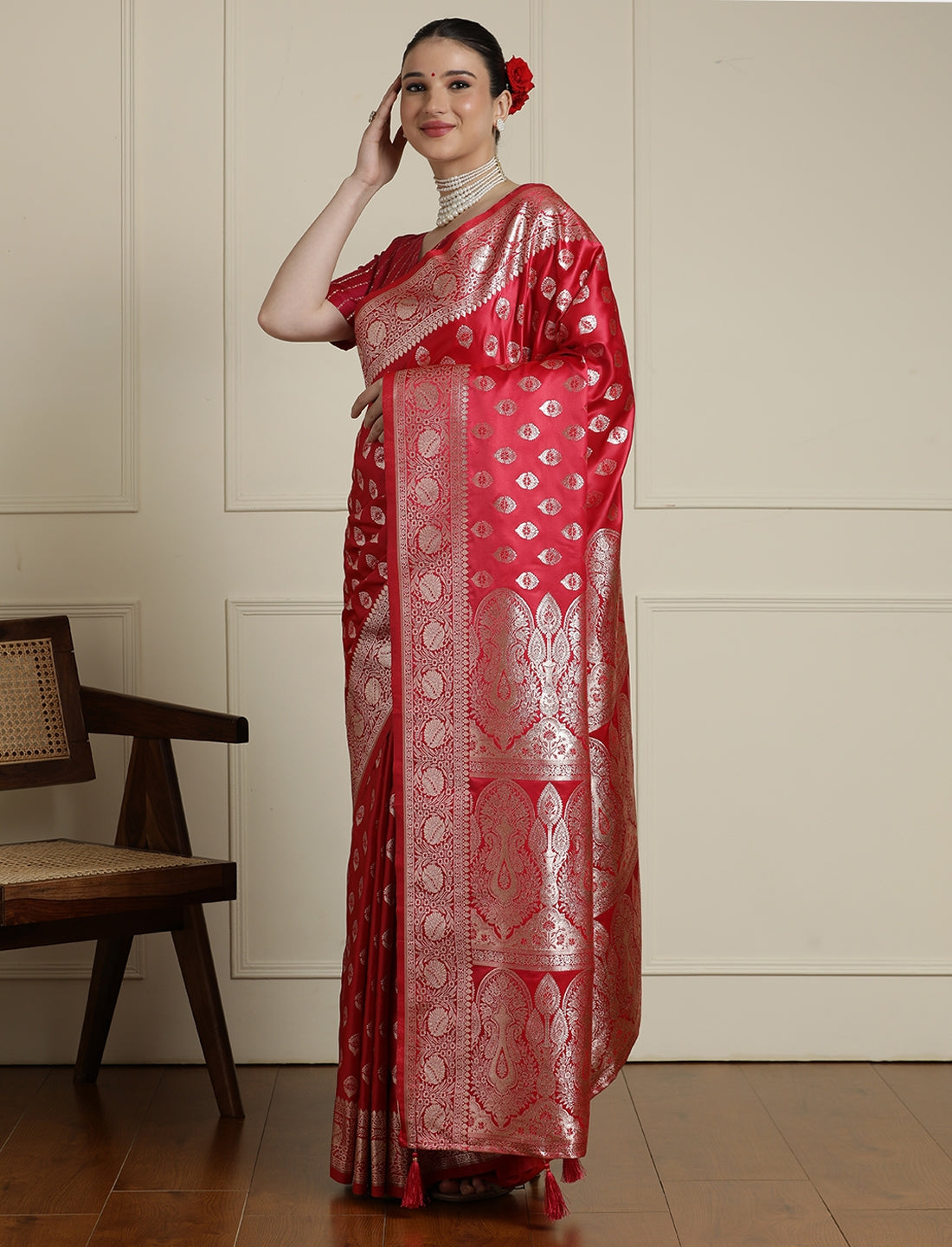 Ethnic Motifs Woven Design Banarasi Saree With Blouse Piece in Red