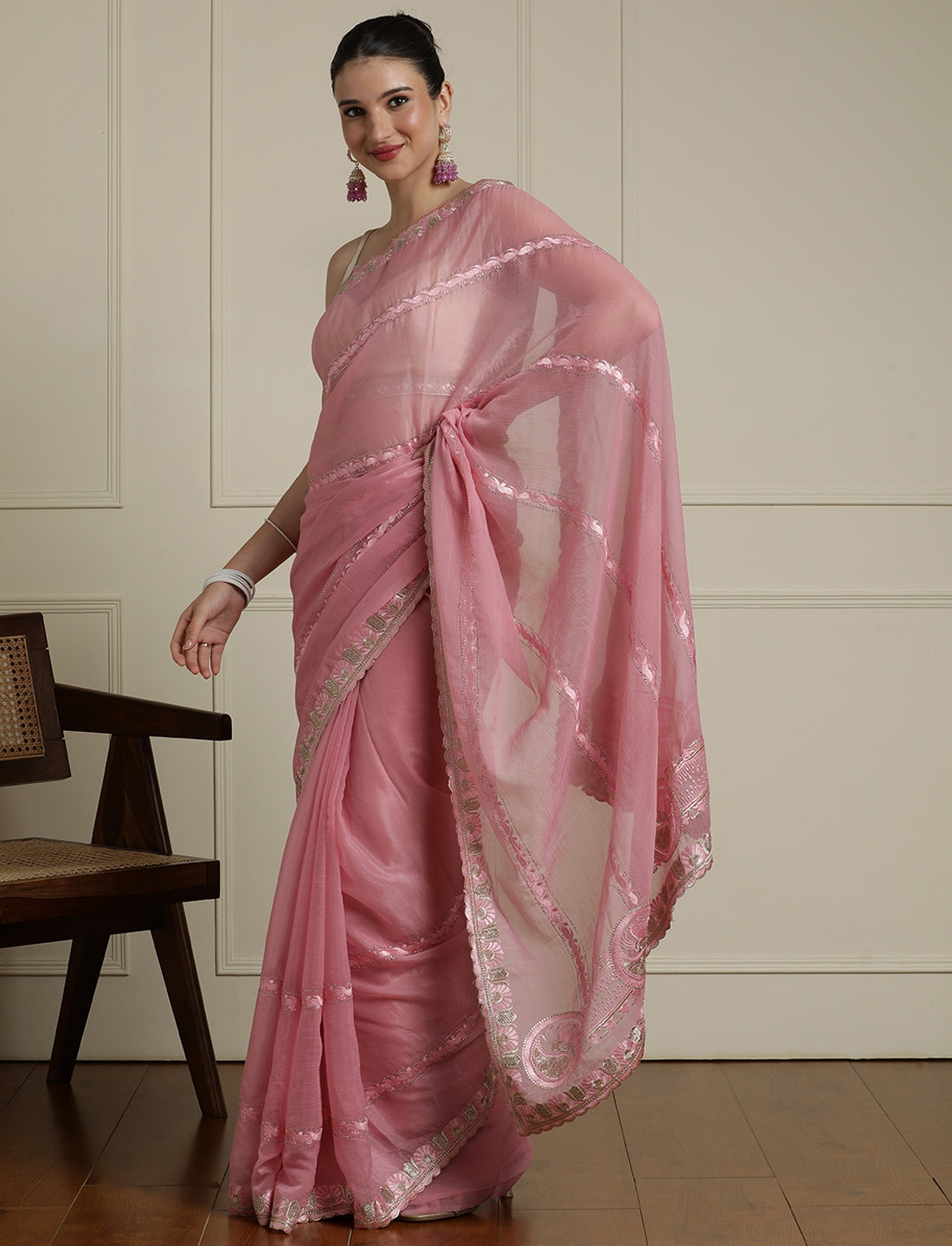 Solid Embroidered Zari Saree in Pink