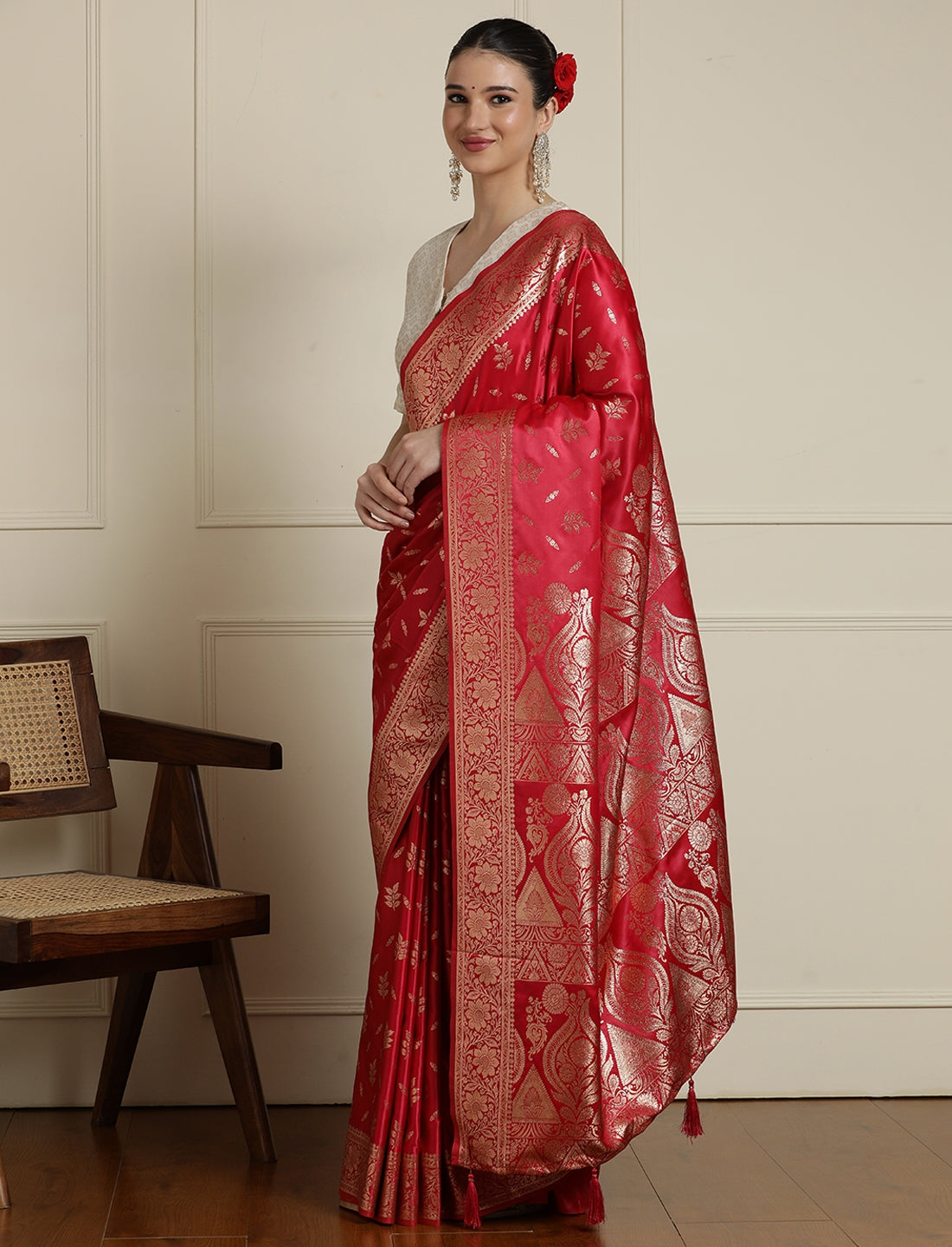 Ethnic Motif Woven Design Zari Banarasi Saree with Blouse Piece in Pink