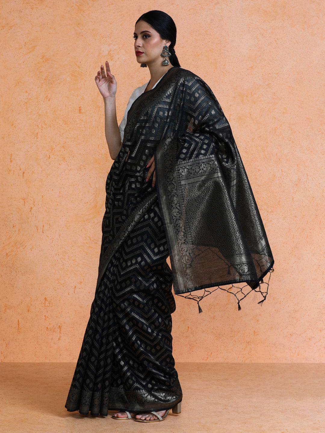 Navriti Cotton in Black