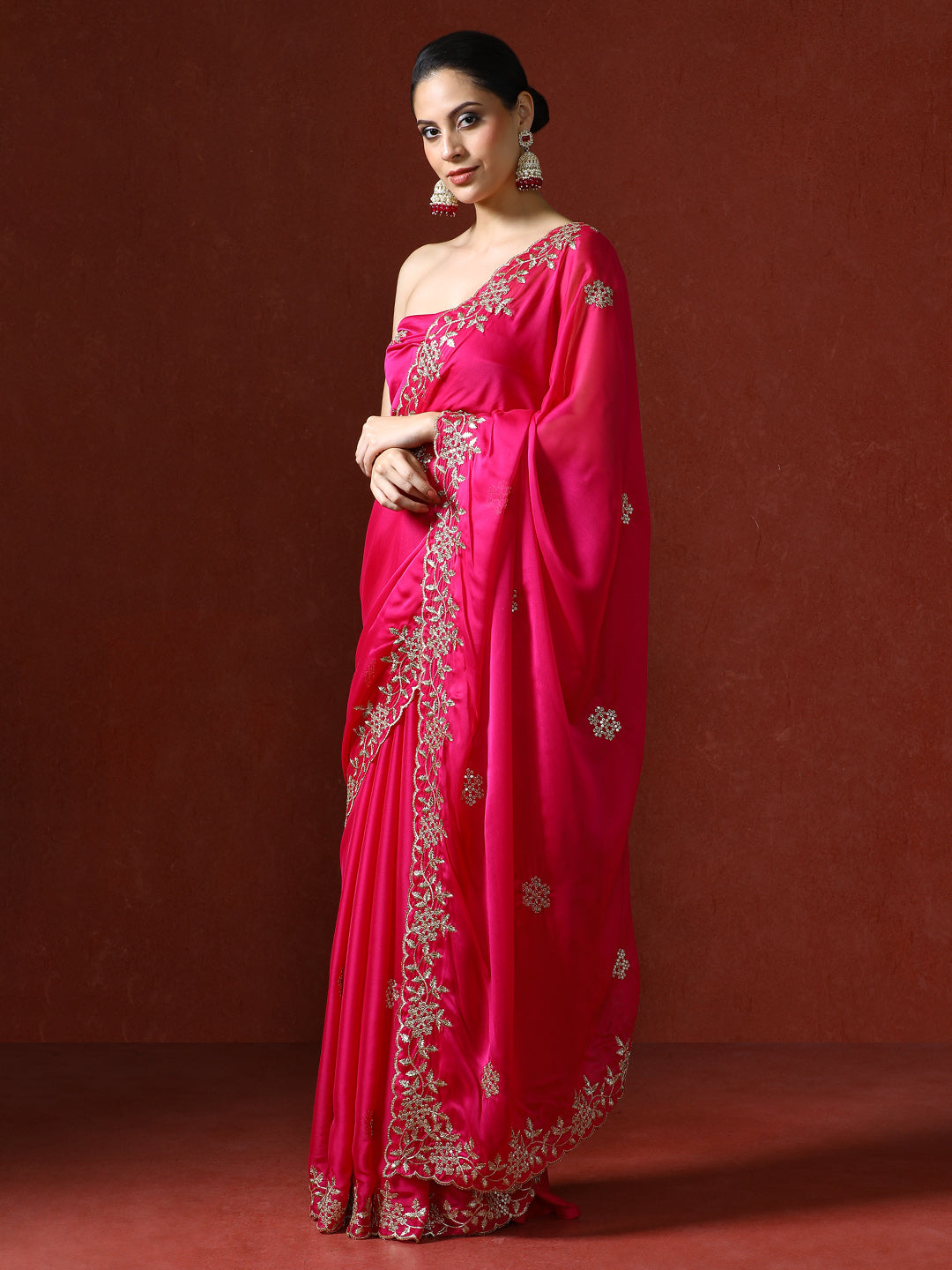Ethnic Motifs Embroidered Sequinned Saree in pink