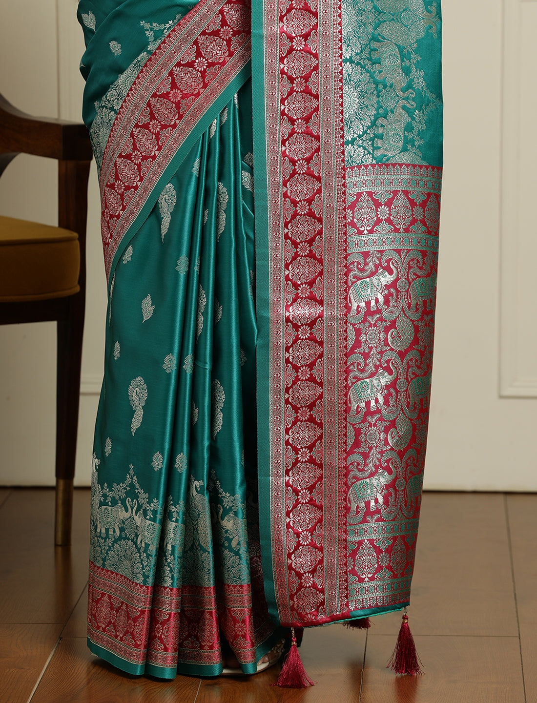 Ethnic Motifs Zari Woven Design Banarasi Saree With Blouse Piece in Sea Green