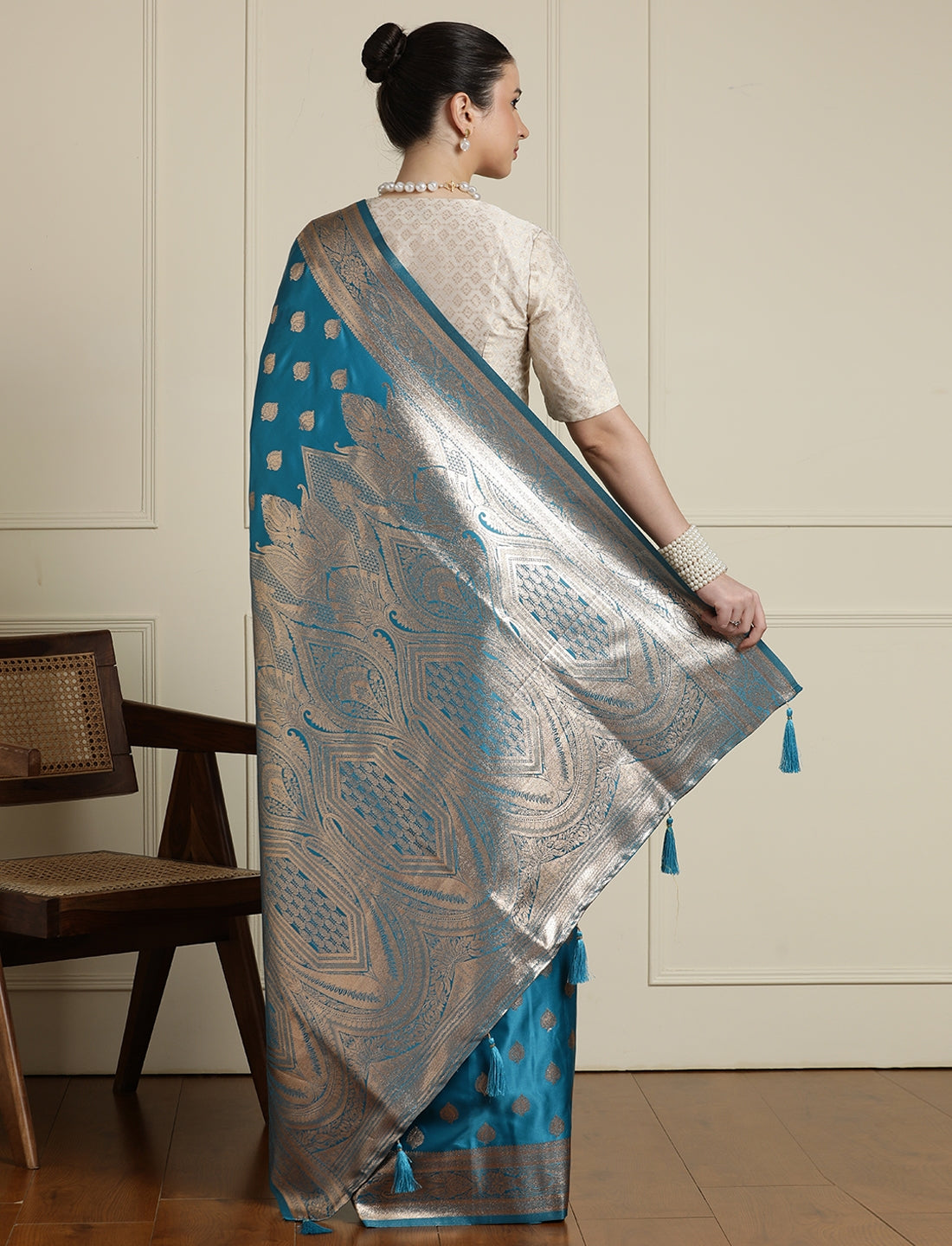 Ethnic Motifs Woven Design Zari Banarasi Saree With Blouse Piece in Blue