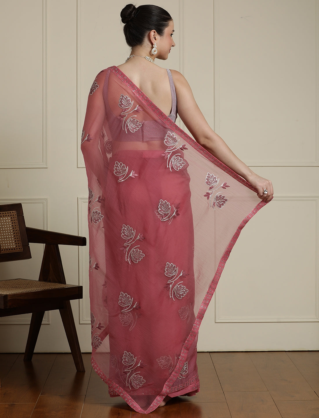 Woven Design Floral Motif Printed Saree With Blouse Piece in Pink