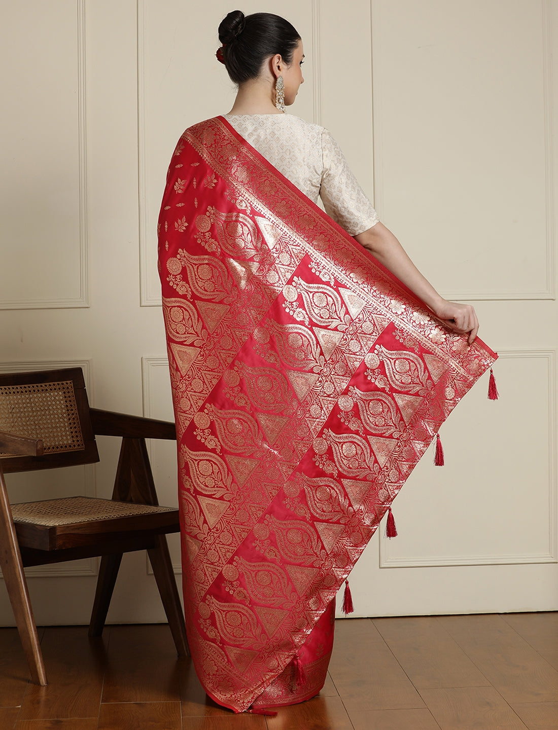 Ethnic Motif Woven Design Zari Banarasi Saree with Blouse Piece in Pink