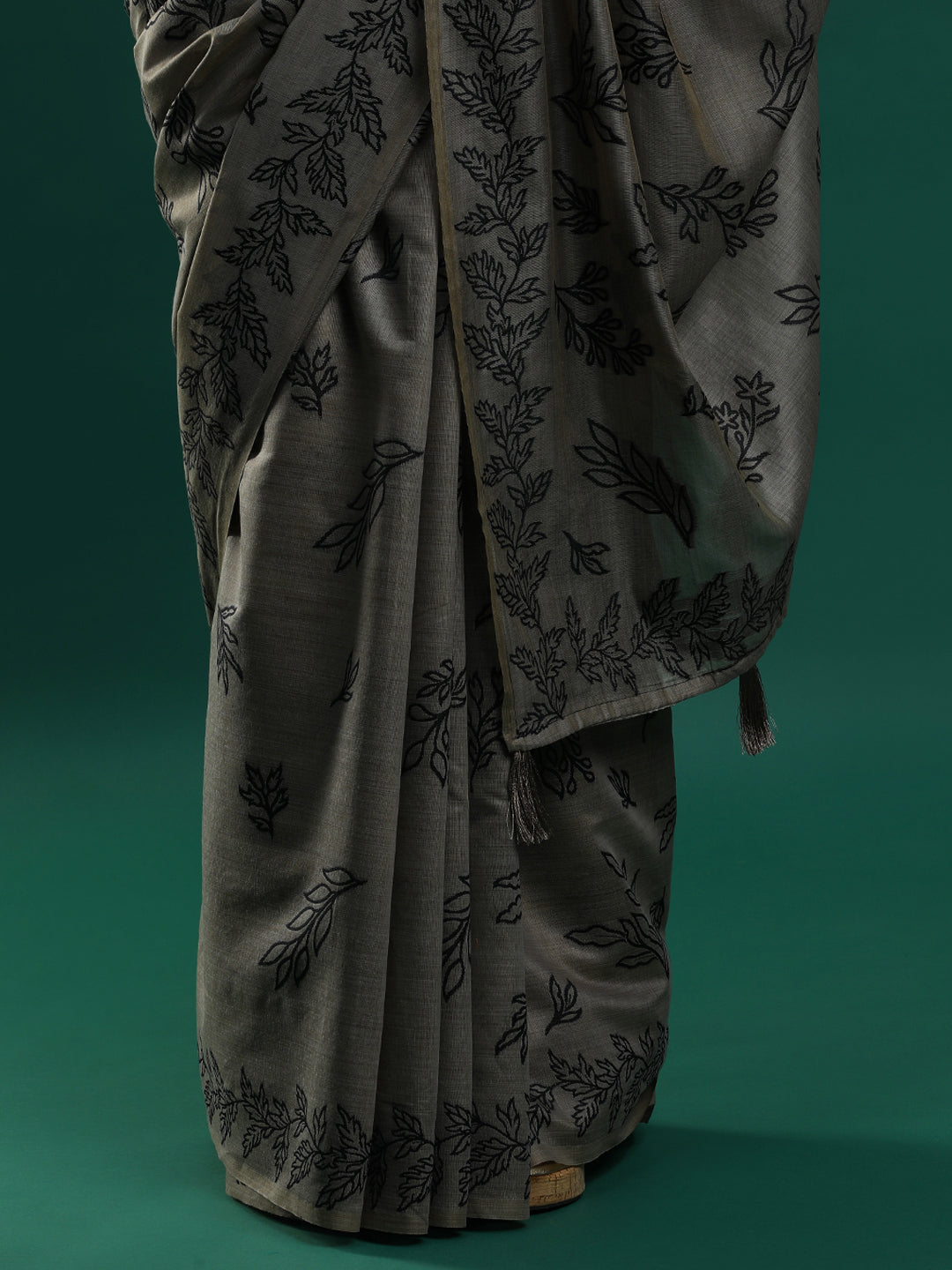 Sarha Woven Design Chanderi Saree in Grey