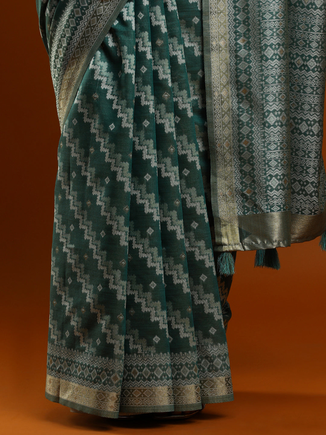 Sarha Woven Design Zari Saree With Unstitched Blouse Piece in Green