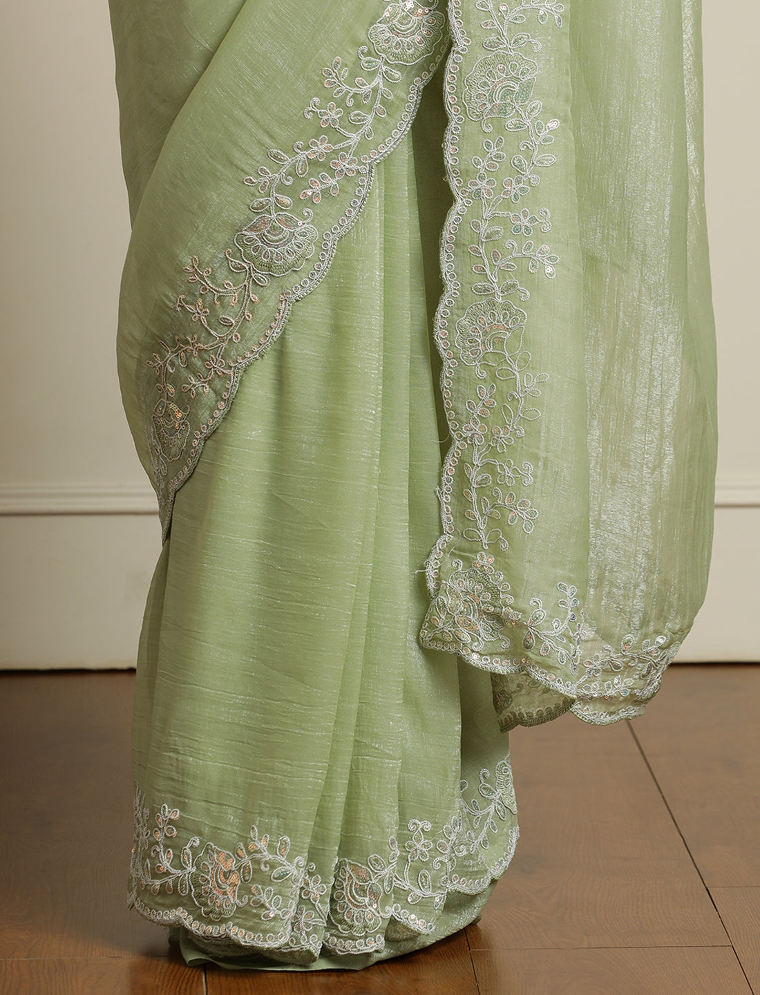 Woven Design Floral Saree With Blouse in Green