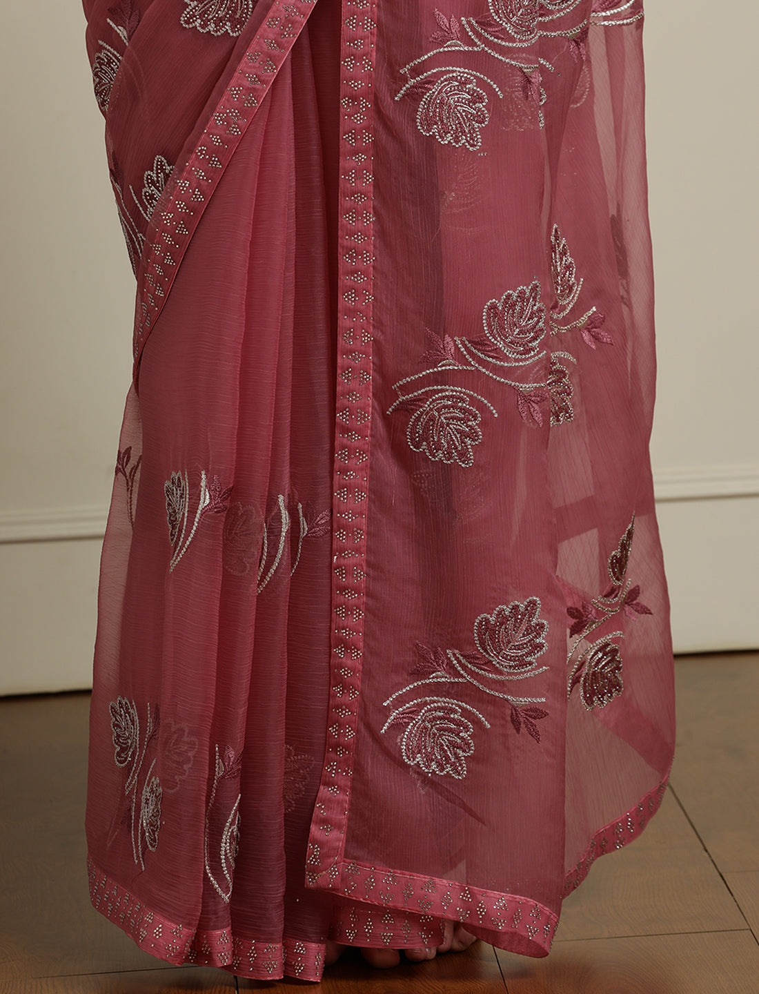 Woven Design Floral Motif Printed Saree With Blouse Piece in Pink