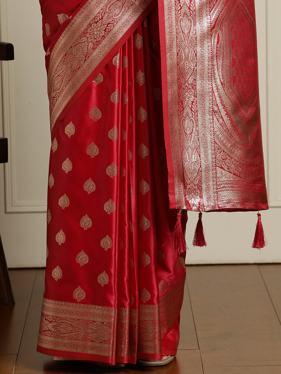Ethnic Motifs Woven Design Banarasi Saree With Blouse in Red