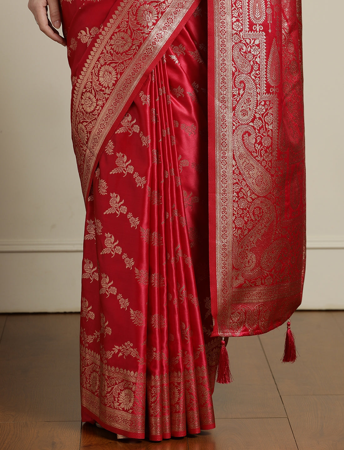 Ethnic Motif Woven Design Banarasi Saree in Pink
