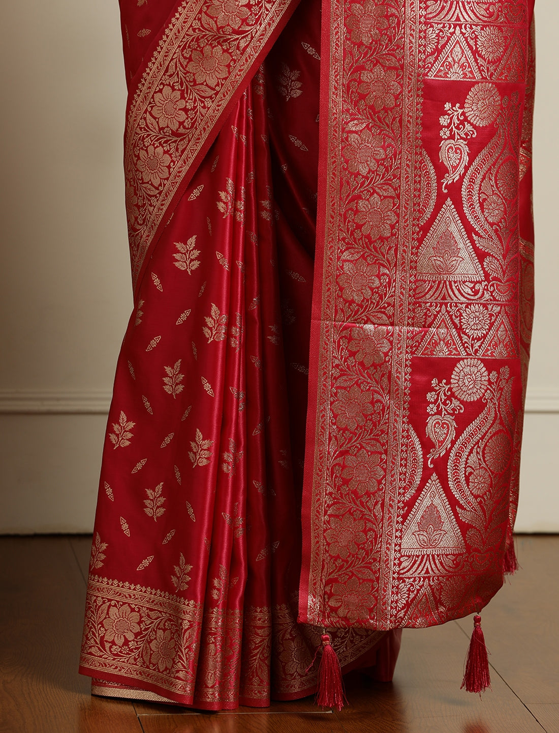 Ethnic Motif Woven Design Zari Banarasi Saree with Blouse Piece in Pink
