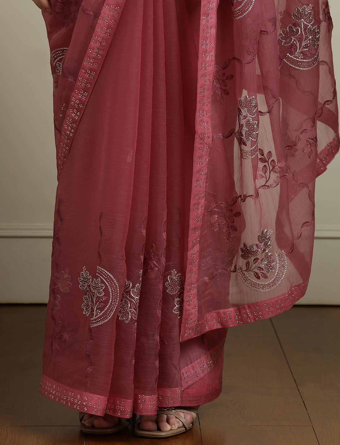 Floral Embellished Chiffon Saree With Unstitched Blouse in Pink
