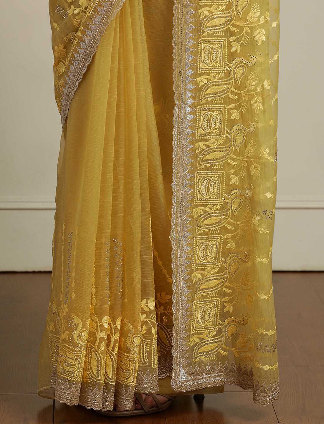 Women Ethnic Motifs Embroidered Saree in Yellow