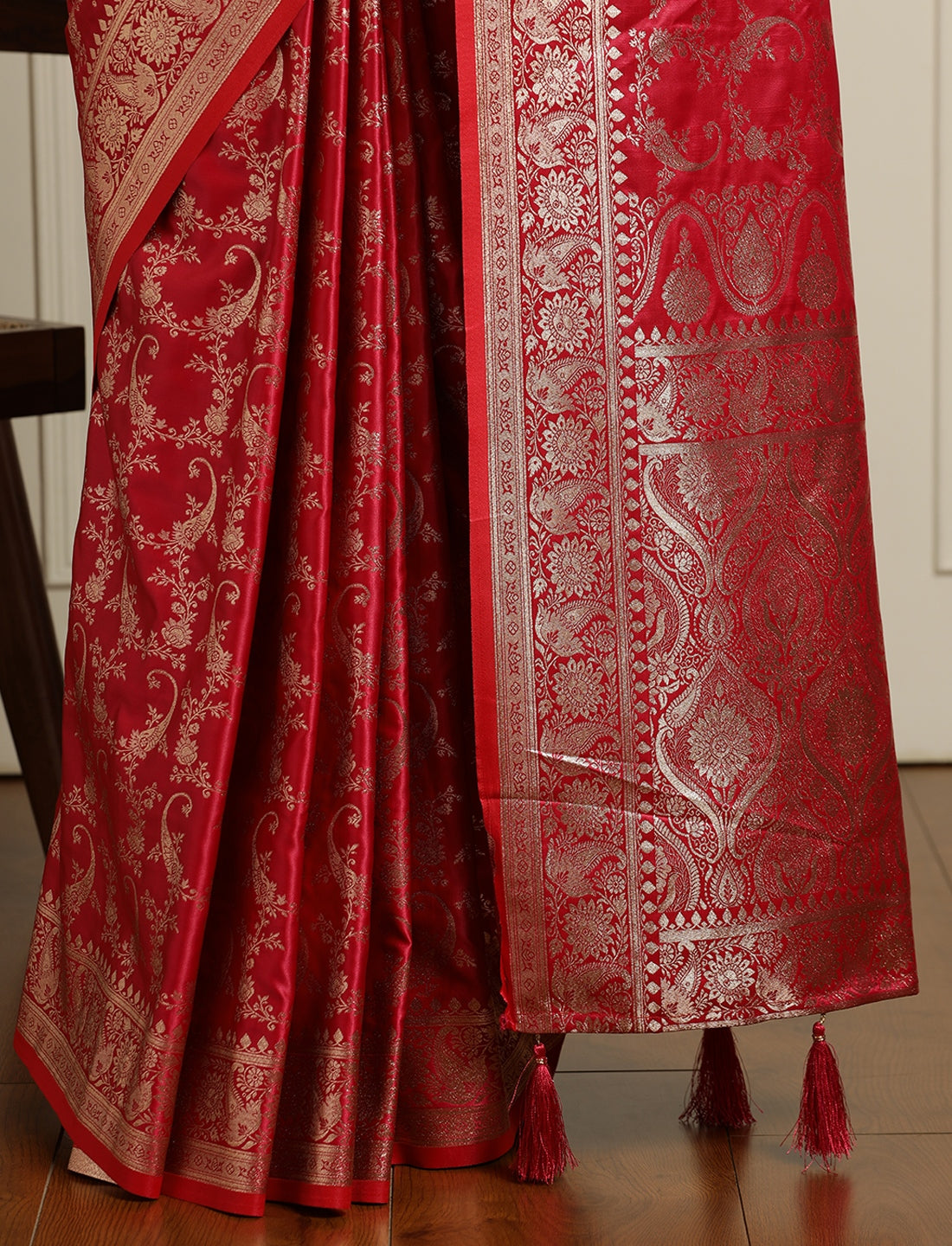 Woven Design Zari Banarasi Saree with Blouse in Red