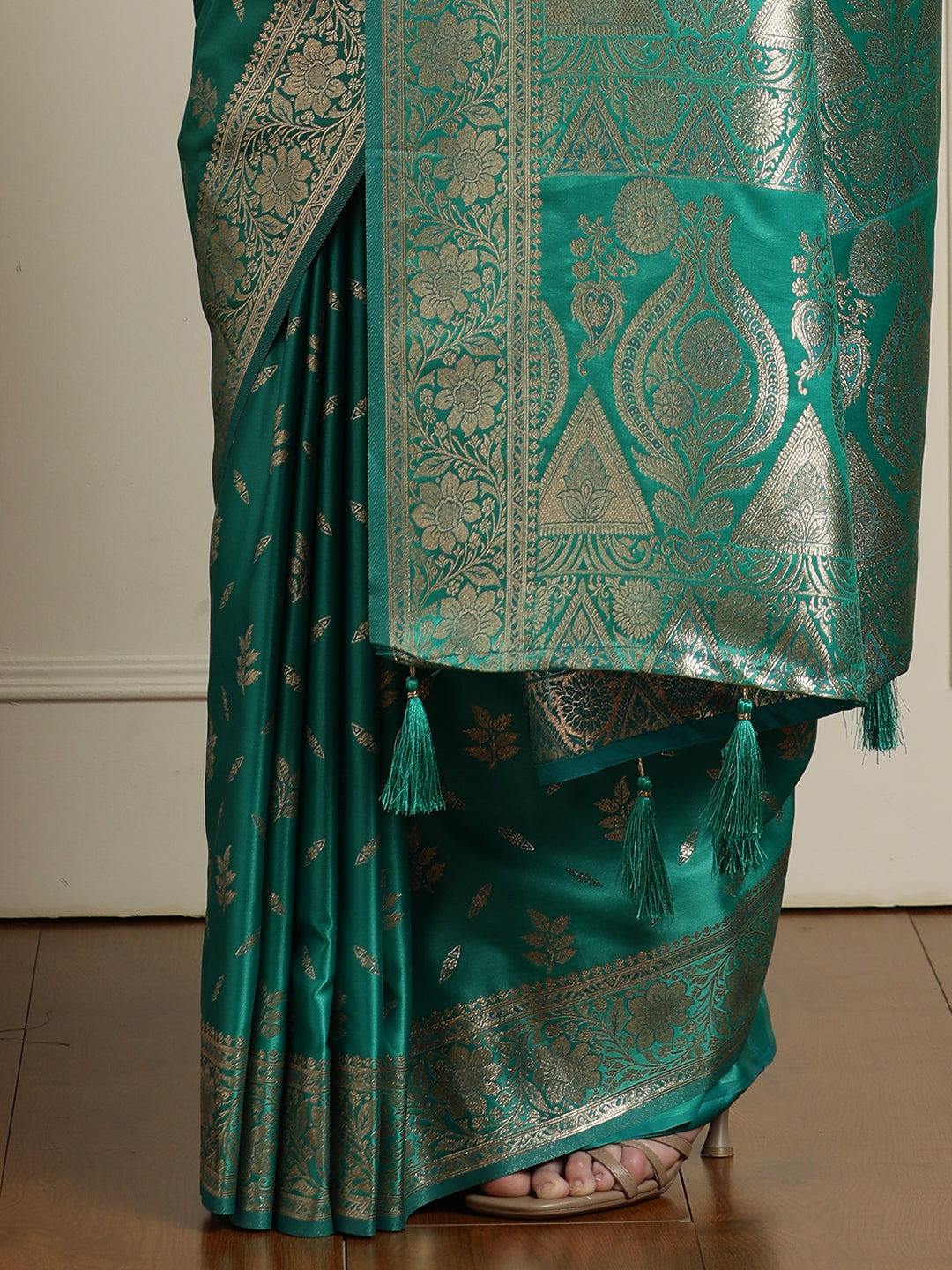 Ethnic Motif Woven Design Zari Banarasi Satin Silk Saree & Blouse Piece in Sea Green