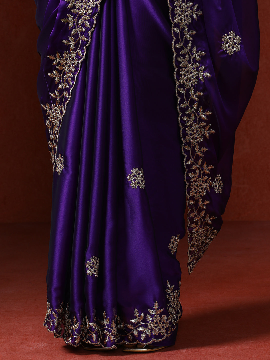 Ethnic Motifs Embroidered Sequinned Saree in purple