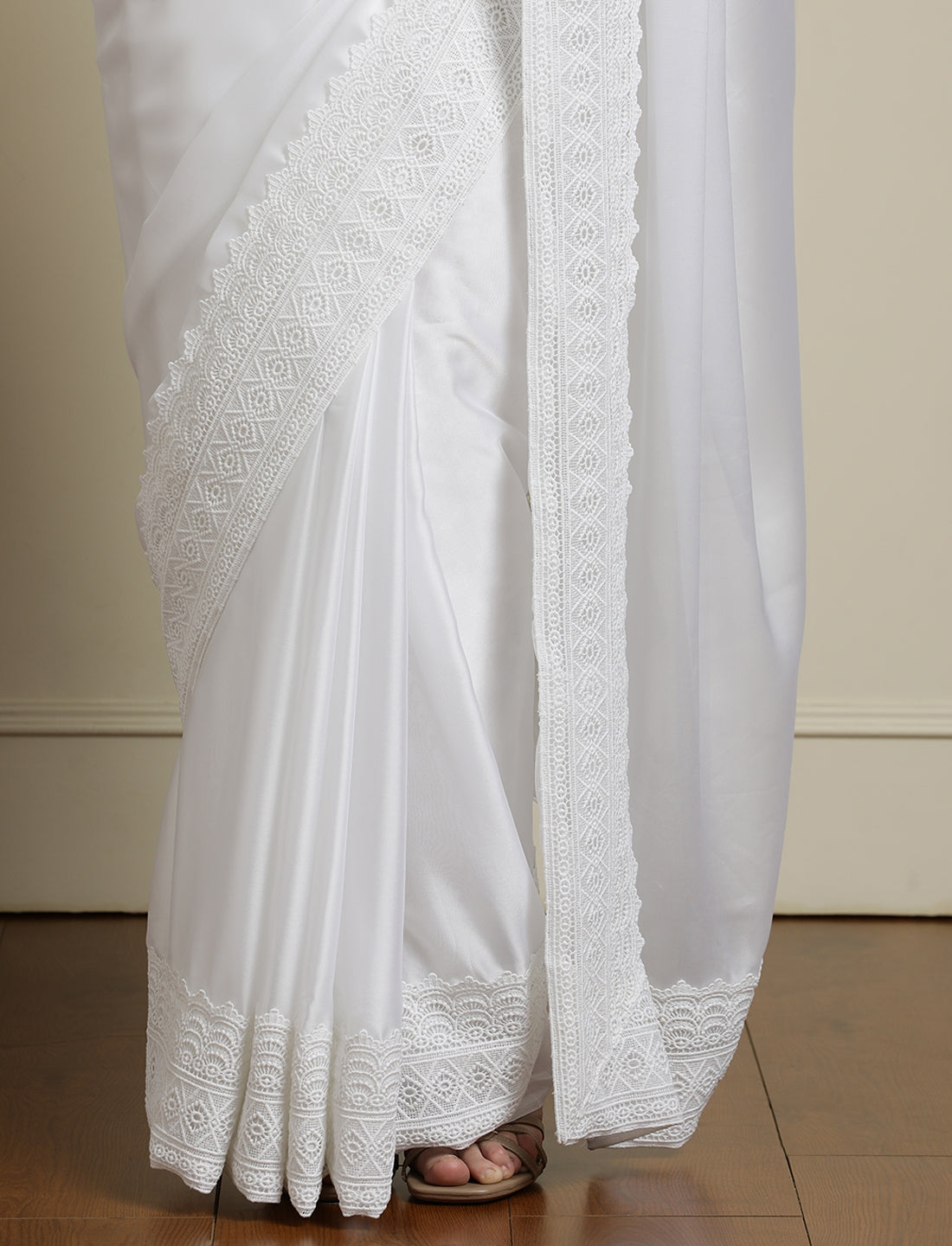 Embroidered Saree With Blouse Piece in White