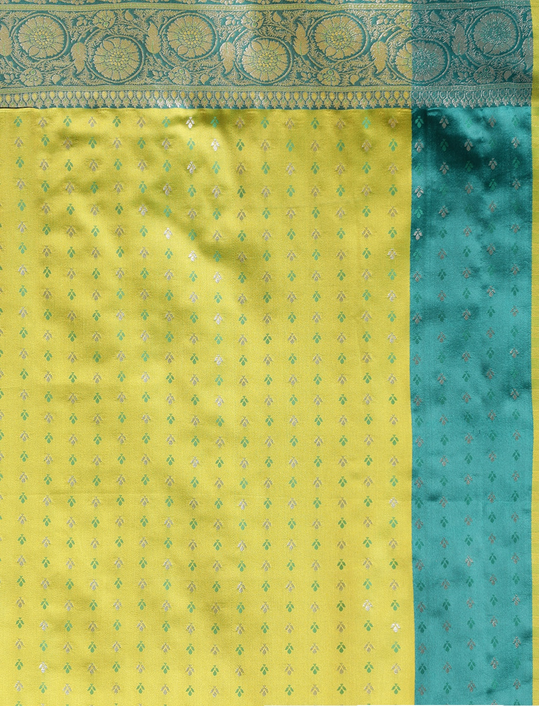 Ethnic Motifs Zari Banarasi Saree in Light Green