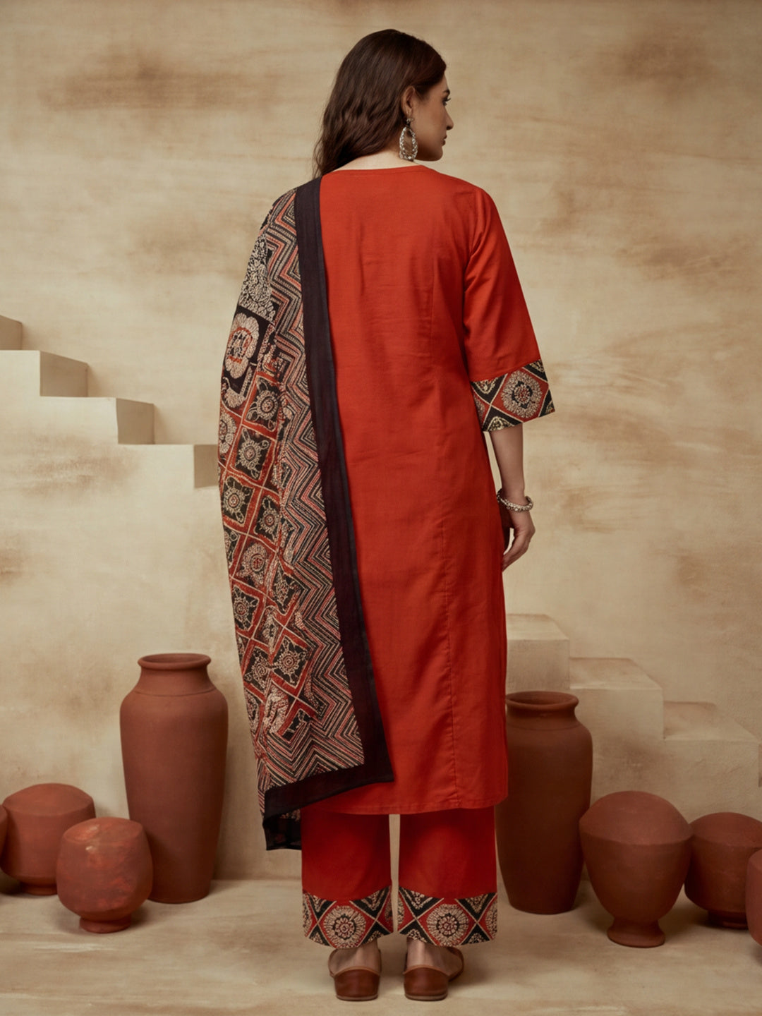 Women Ethnic Motifs Printed V-Neck Kurta & Trousers With Dupatta