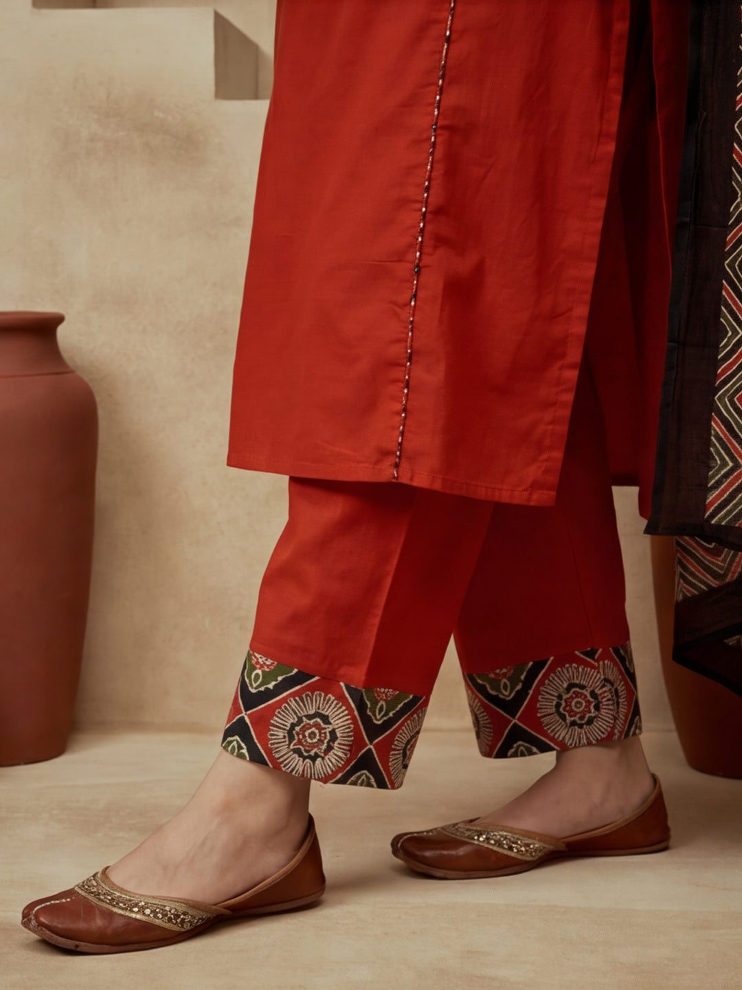 Women Ethnic Motifs Printed V-Neck Kurta & Trousers With Dupatta