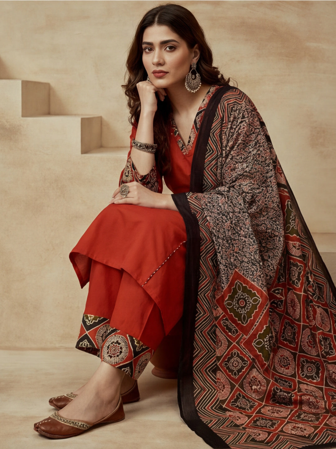Women Ethnic Motifs Printed V-Neck Kurta & Trousers With Dupatta