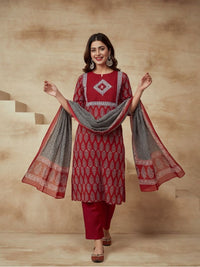 Embroidered Notched Neck Kurta & Trousers With Dupatta