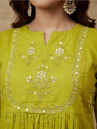Embroidered Round Neck Kurta & Trousers With Dupatta